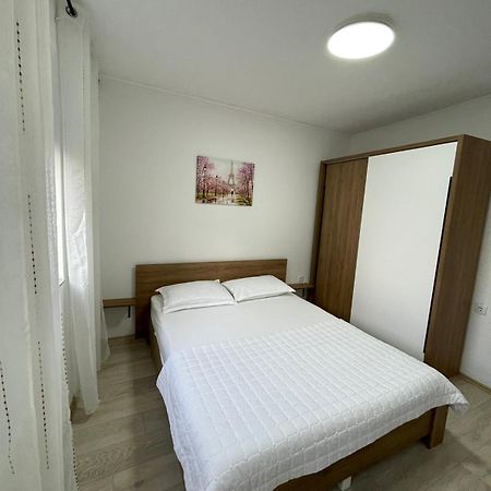 Nessi Apartment Priștina Exterior foto
