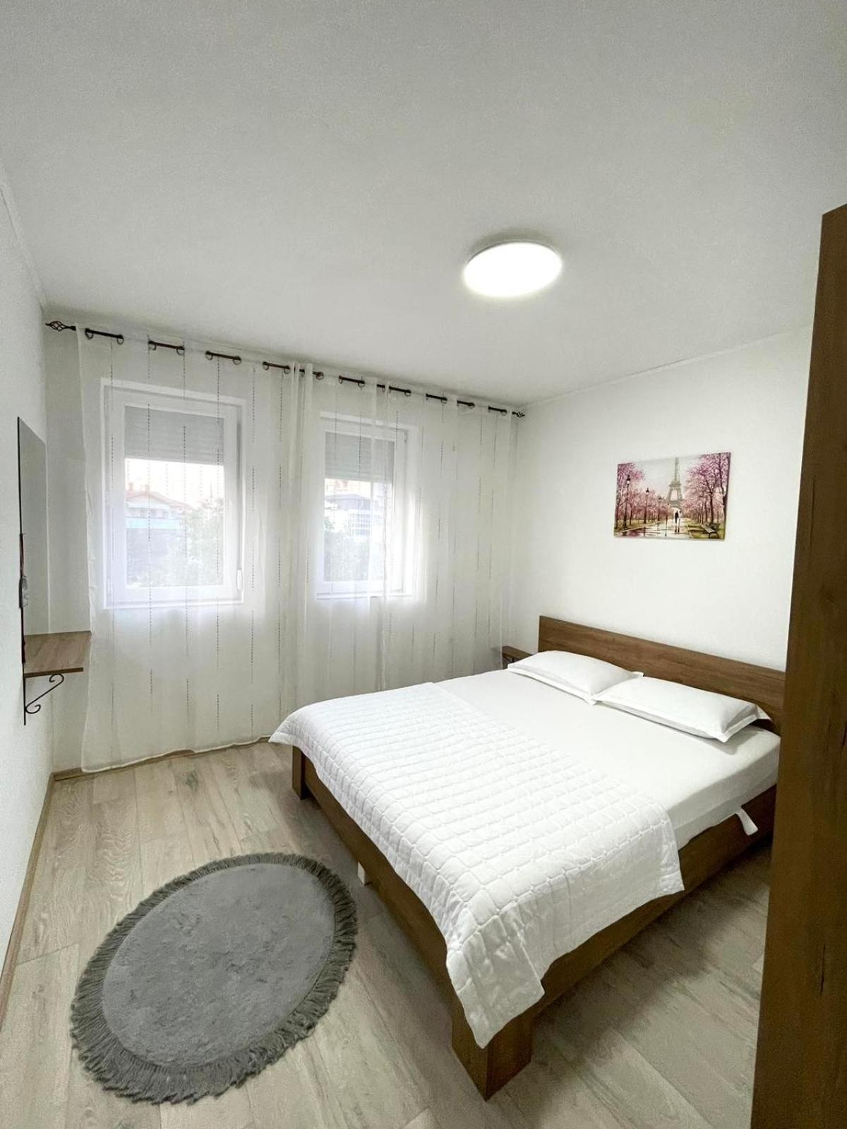 Nessi Apartment Priștina Exterior foto